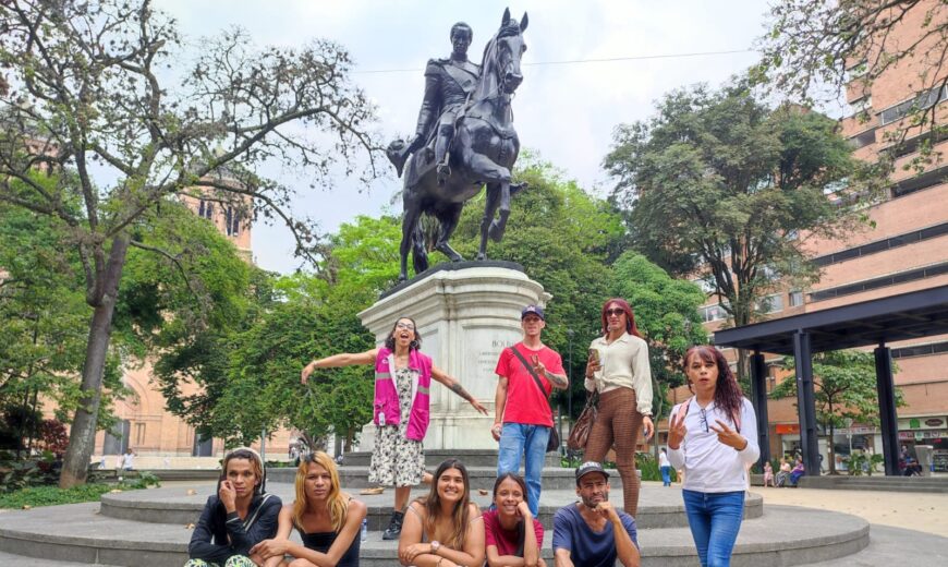 Grupo de personas LGBTIQ+ en Medellín